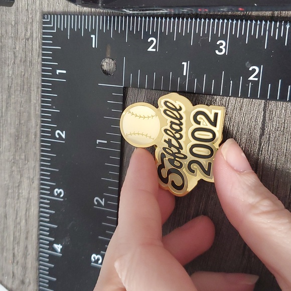 Softball 2002 Enamel Pin B451 Collectible Vintage - Picture 4 of 4